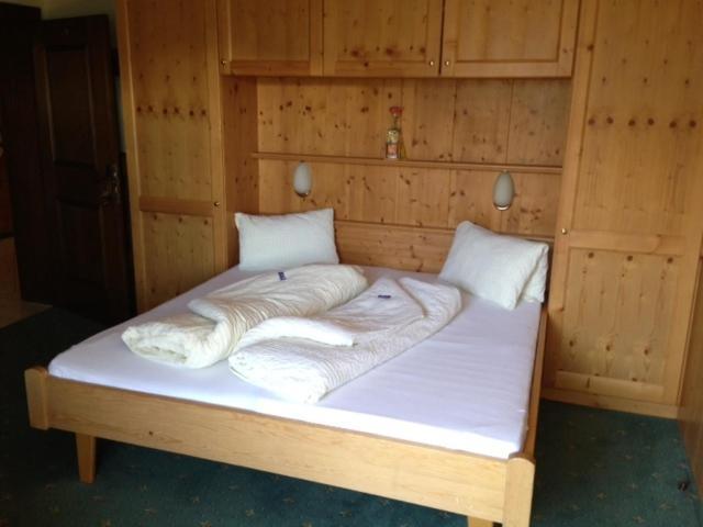 Pension Sonneck Neukirchen am Grossvenediger Room photo